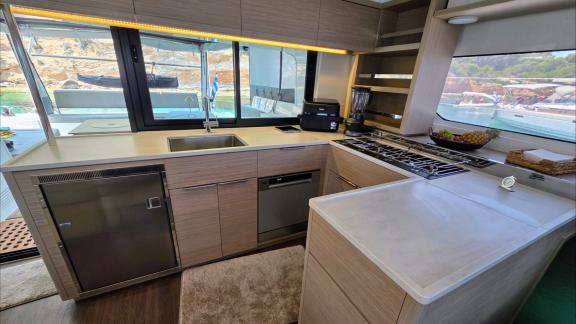 Zalina’s fully equipped galley features a stove, fridge, and ample counter space.
