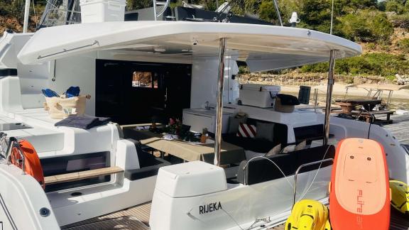 Eldamar’s shaded aft deck offers open-air dining and lounging in Trogir’s tranquil bays.