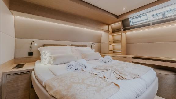 Among catamaran rental options Triwing Ossus double cabin with large bed offers a comfortable onboard stay.