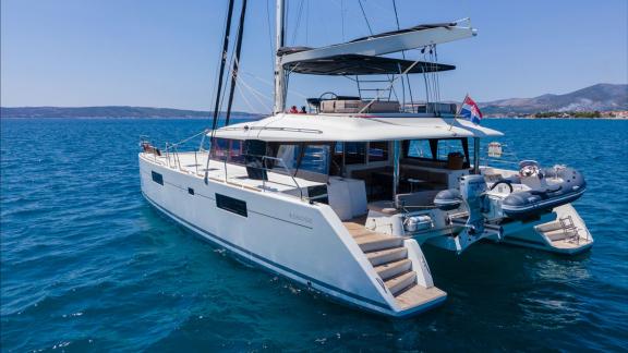 Topaz’s aft area features easy sea access, water toys, and a well-equipped tender platform.