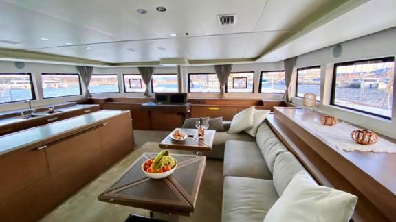 Grace Lagoon 620 catamaran features a bright saloon with panoramic windows.