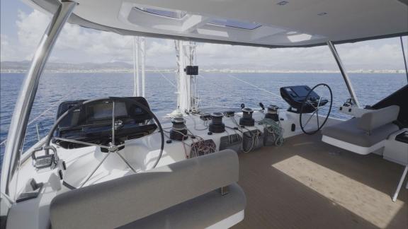 TriWing Endor’s flybridge offers panoramic views and a comfortable helm station for smooth sailing.