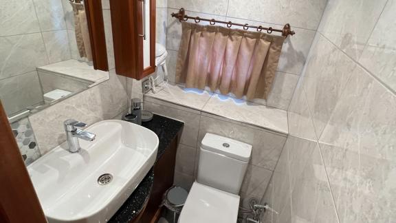 Experience comfort and cleanliness in the modern bathroom of Gulet Lavinia.