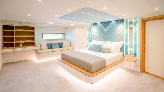 Die Master-Suite der Renata überzeugt mit heller Gestaltung und viel Platz für höchsten Komfort.