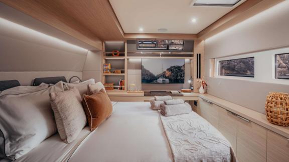 Almosta Road cabin includes wide bed, shelves and windows with rocky views.