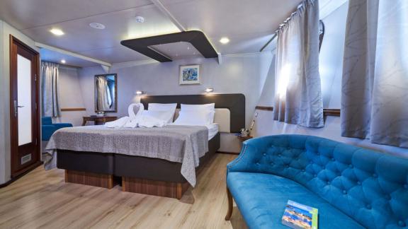 Casablanca motoryat kabinleri ferah tasarımı ve rahat yataklarıyla huzur sunar.