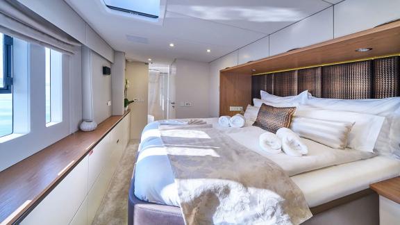The Sunreef 60 catamaran Sinata’s master suite blends sea views with stylish, bright design.