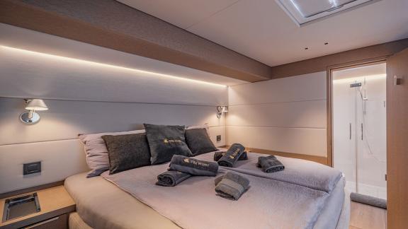 TriWing Endor's master cabin features elegant decor and a private ensuite bathroom for full comfort.