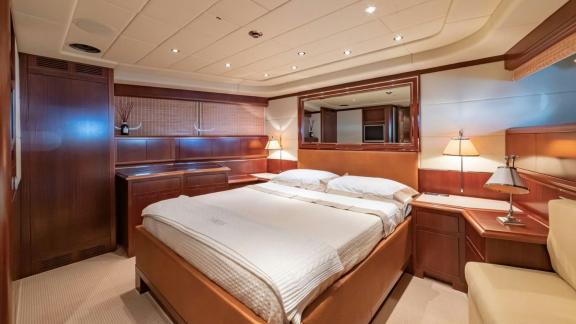 Mangusta 92 Popeye’s VIP cabin combines refined style, comfort and generous space.