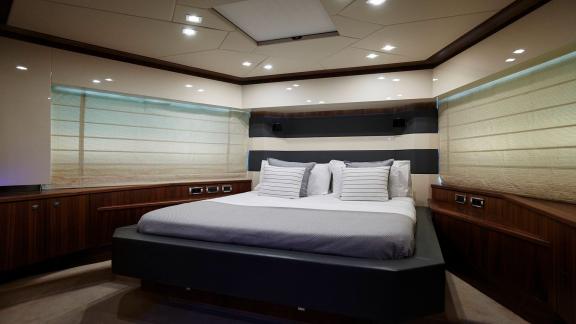 The modern master cabin of Um7 stands out with a spacious bed and stylish details.