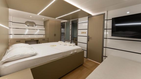 Moderne Gästekabine der Beyefendi H, ideal für Yachtmiete in Göcek.