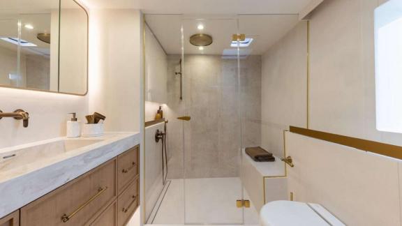 The catamaran Spice of Life offers a bright bathroom with glass shower near Athens.