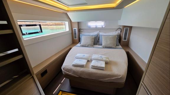 Zalina’s guest cabin features a comfy double bed and modern touches.
