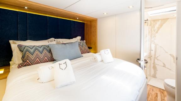 In Kastela this Vulpino cabin has a dark headboard a large bed and a private bathroom.