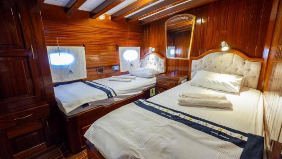 Twin cabin of Gulet Cemre Junior with two single beds for comfort.