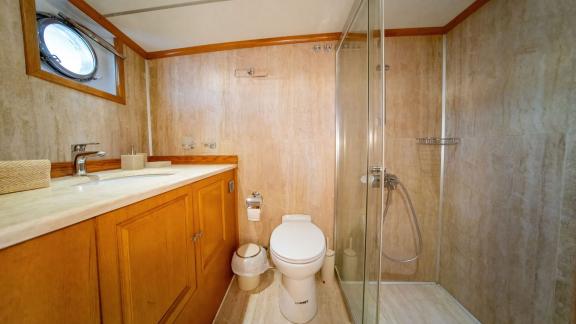 Guest bathroom of luxury gulet Babylon picture 1