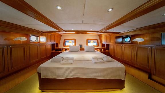 Guest cabin of luxury gulet Babylon image 3