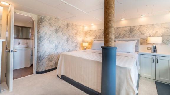 Bodrum'da Matilda yatının geniş kabini, lüks konfor ve özel banyo sunar.