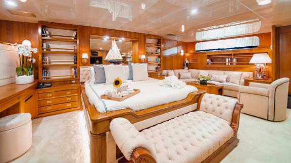 Wind Of Fortune'un şık ana kabini lüks konfor ve stil sunar.