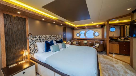The Monte Carlo 86 Giorgio features a spacious master cabin with luxury details and sea views.