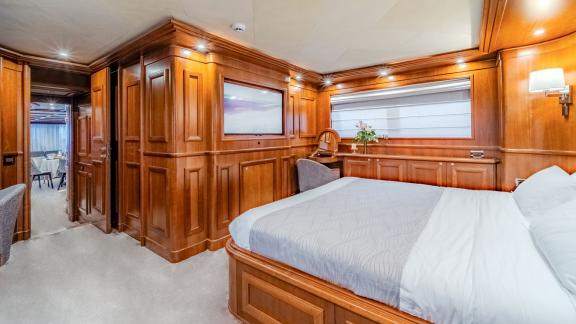 Die Klobuk-Yacht bietet stilvolle Kabinen für höchsten Schlafkomfort.