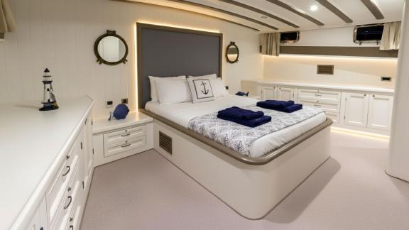 The Blue Sea Yachtcharter bietet geräumige Kabinen für Ihre Erholung.
