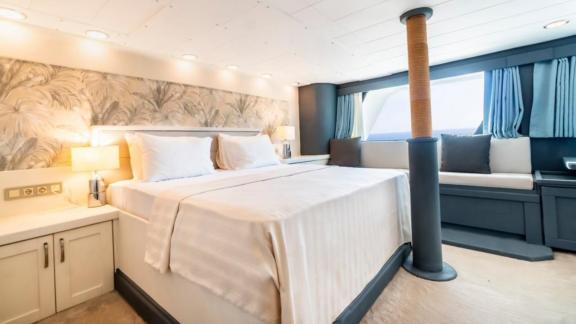 Bodrum'da Matilda yatının şık kabini, rahat ve şık bir konaklama sunar.