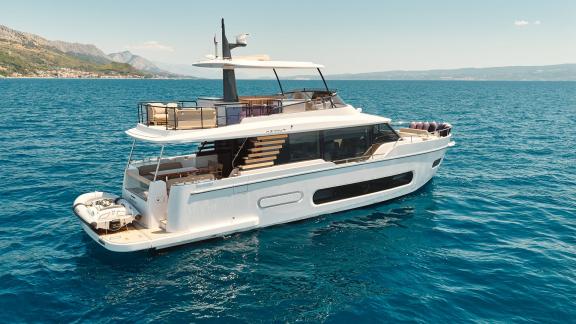 Amparito XIII bietet mit ihrem großzügigen Deck Luxus auf der Adria.