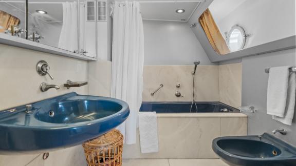 Among Cannes daily yacht rental options Ava motor yacht bathroom shows bathtub and sink for comfort.
