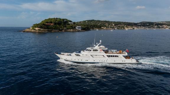 Among Cannes daily yacht rental options Ava motor yacht is seen cruising from distance at sea.
