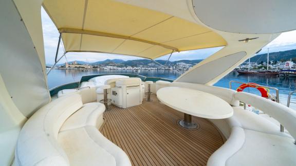 Barans features a flybridge lounge for VIP motor yacht charters and private yacht trips in Bodrum.