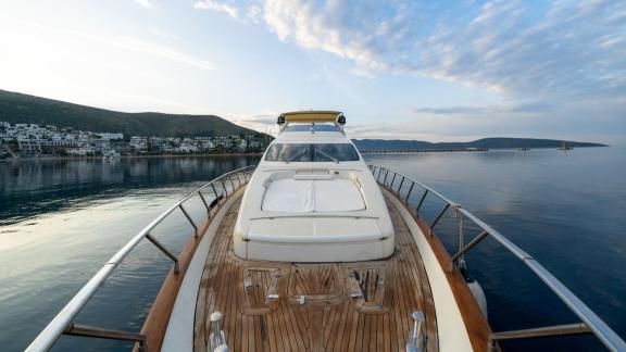 Barans features a foredeck sunbathing area for luxury motor yacht charters and blue cruises in Bodrum.