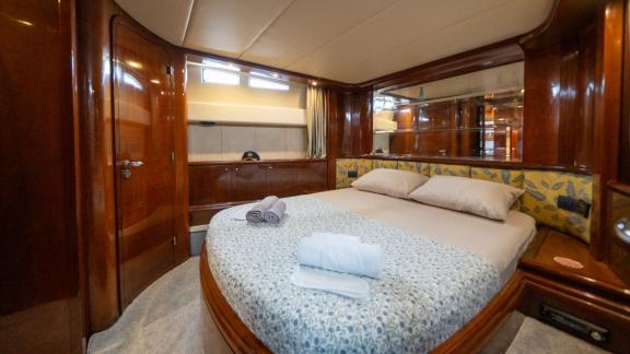 Barans features a VIP guest cabin for luxury motor yacht charters and comfortable yacht holidays in Bodrum.