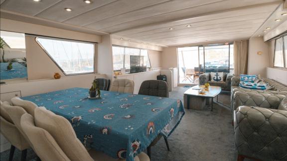 Bona Dea motor yacht in Gocek combines a comfortable saloon and dining area for enjoyable yacht holidays.