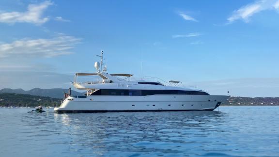 Motor yacht Brooklyn anchored near Athens coast