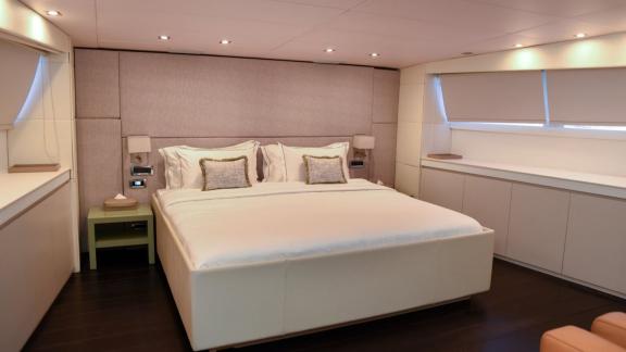 The master cabin of the luxury motor yacht Brooklyn offers a comfortable atmosphere with modern lines and minimalist dec