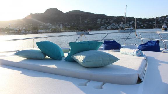 The sunbathing area on the Cielo yacht features comfortable cushions and pillows, providing a peaceful ambiance.