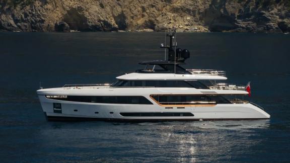 Motor yacht Dawo off the coast of Sibenik