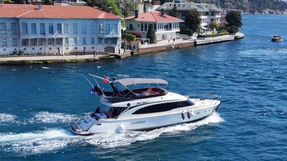 Denden 7 ist perfekt für stündliche Yachtmiete und private Bosporus-Touren in Istanbul.