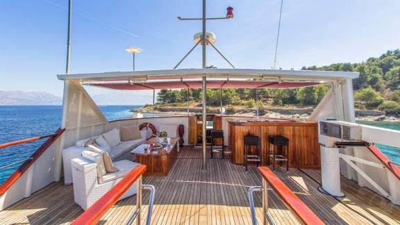 Enjoy drinks and relax at the stylish bar and sofa area on Korab’s upper deck.