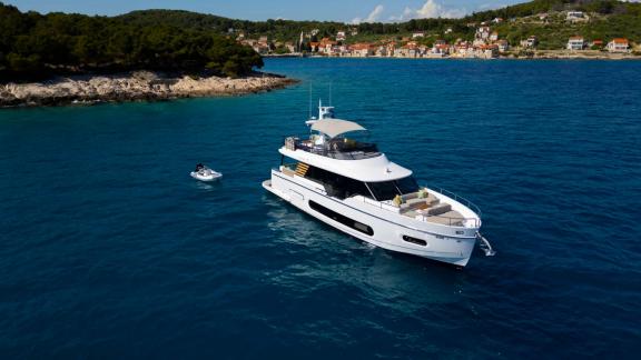 Olivia motor yacht anchored in Šibenik