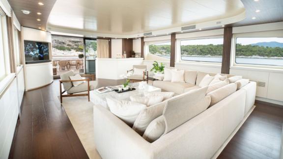 The cozy L-shaped sofa, TV and access to the aft deck create an open and elegant saloon.