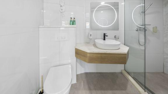 Private bathroom on the Premier motor yacht in Split, featuring contemporary design and premium onboard amenities.