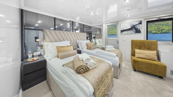 Twin guest cabin on the Premier motor yacht in Split, ideal for families and groups seeking luxury cruising holidays.