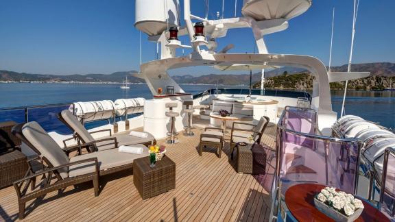 Benetti 120 Quest R offers luxury sunbathing areas and private yacht holiday comfort in Marmaris.