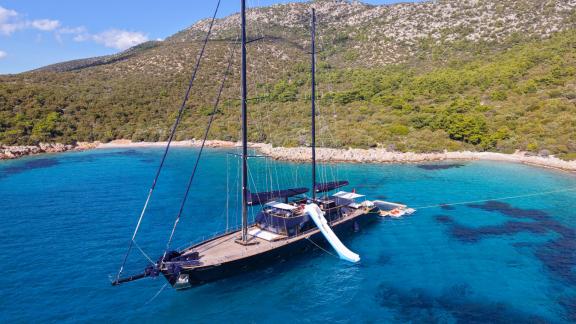 Аренда люкс гулета Oguz Marin в Бодруме на 6 кают для 12 гостей обеспечит вам самый лучший морской отдых в Турции.