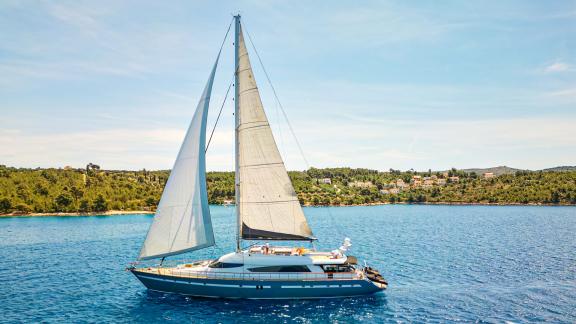 Split açıklarında San Limi motorsailer yat