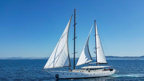 Die Sureyya bietet luxuriösen Yachtcharter und exklusive Blaue Reisen in Bodrum.