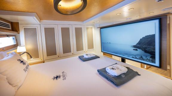 Die Sureyya bietet Ultra Luxus Yachtcharter und exklusive Blaue Reisen in Bodrum.