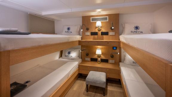 Die Sureyya bietet Familien Yachtcharter und komfortable Blaue Reisen in Bodrum.